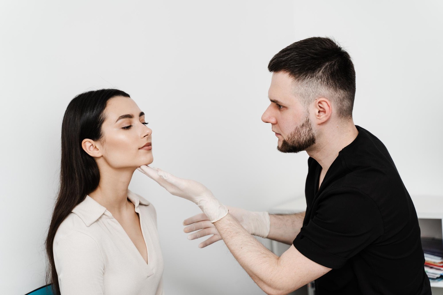 Chin contouring assessment for facial balance