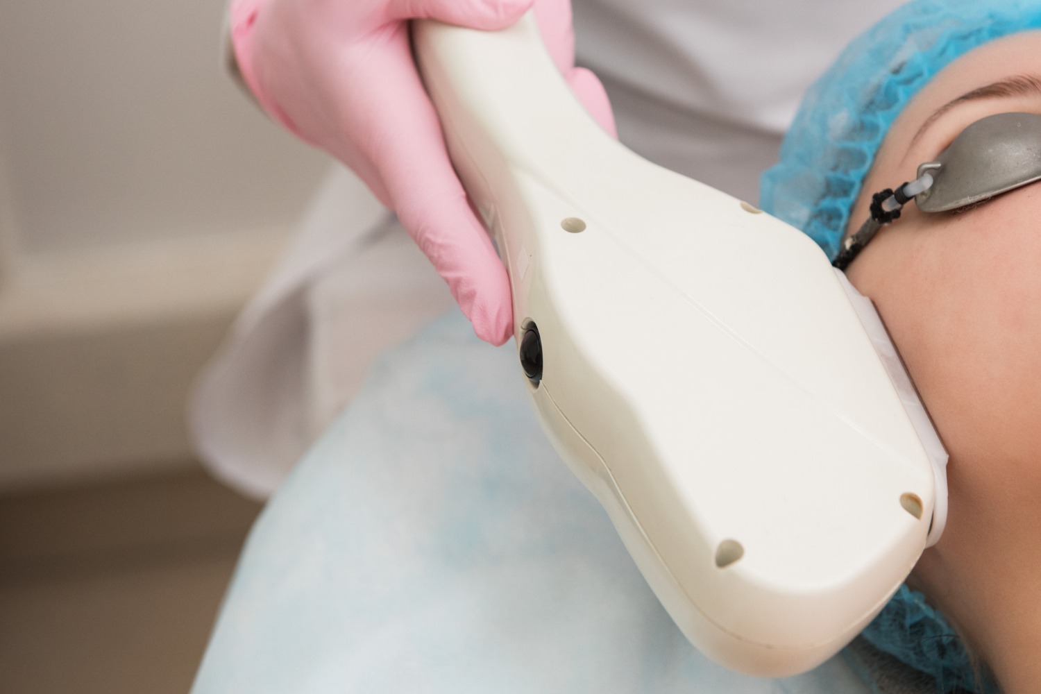 Splendor X laser hair removal session in Riyadh