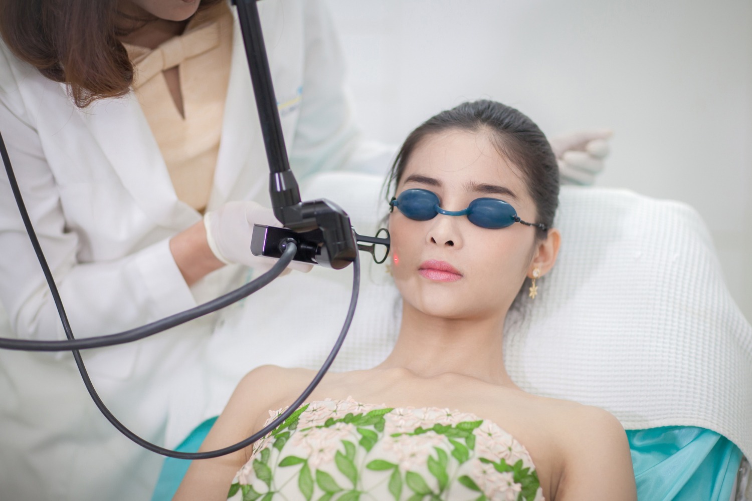 PicoWay laser treatment for pigmentation and acne scars in Riyadh